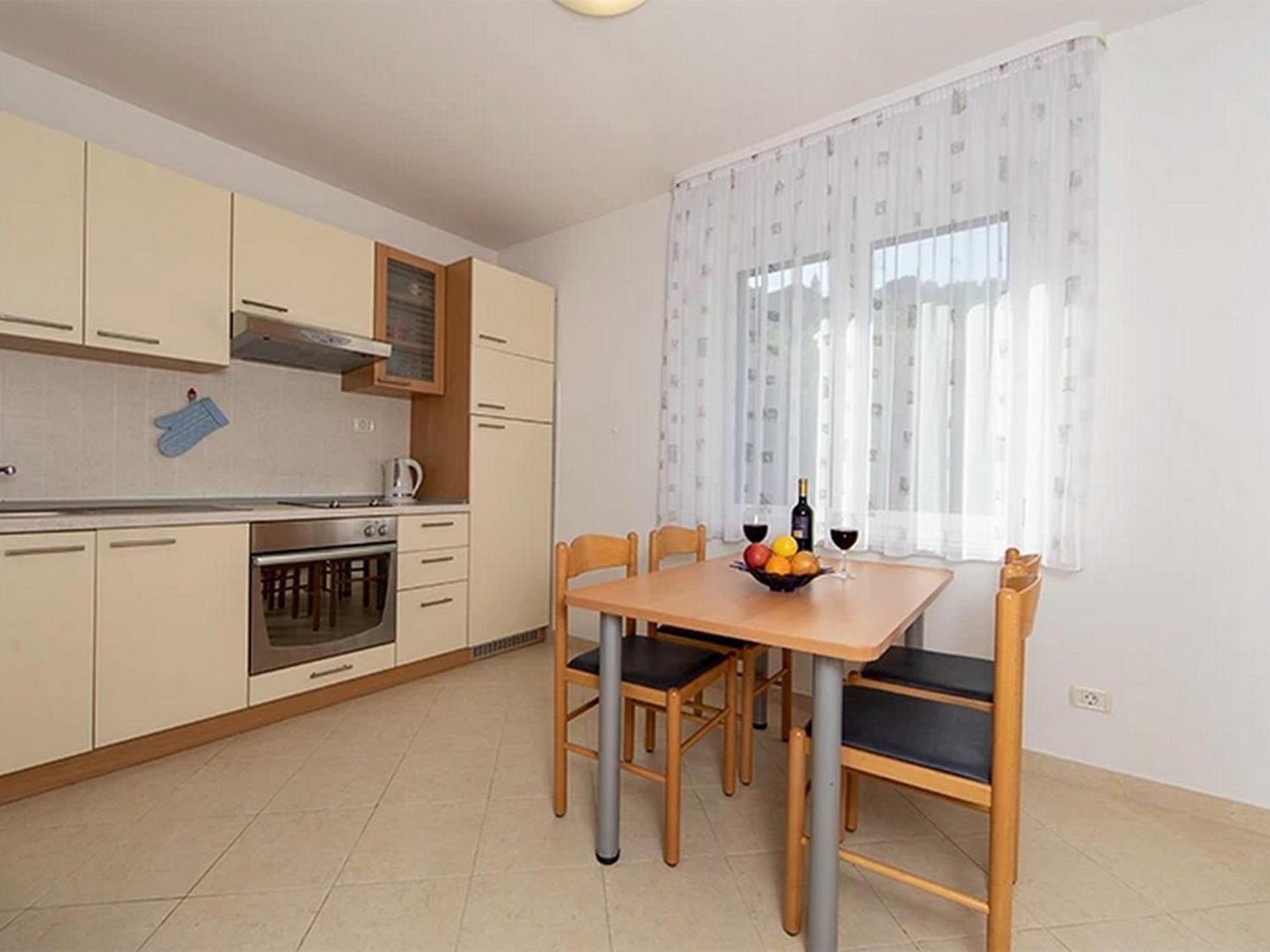 Apartments By The Sea Igrane, Makarska - 17292 외부 사진