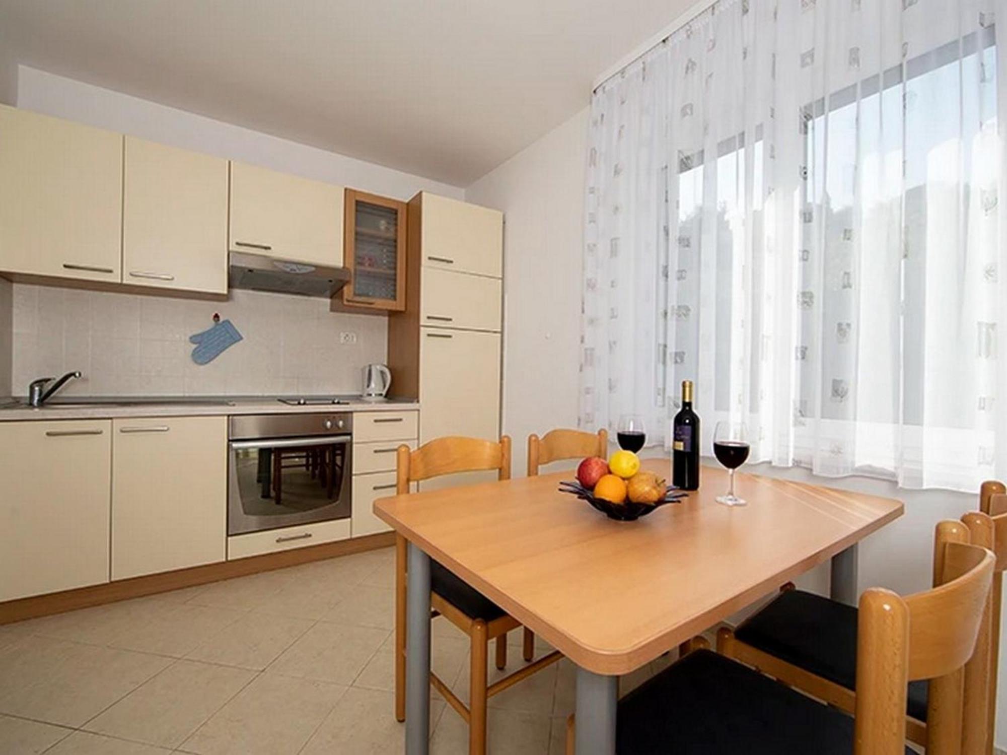 Apartments By The Sea Igrane, Makarska - 17292 외부 사진